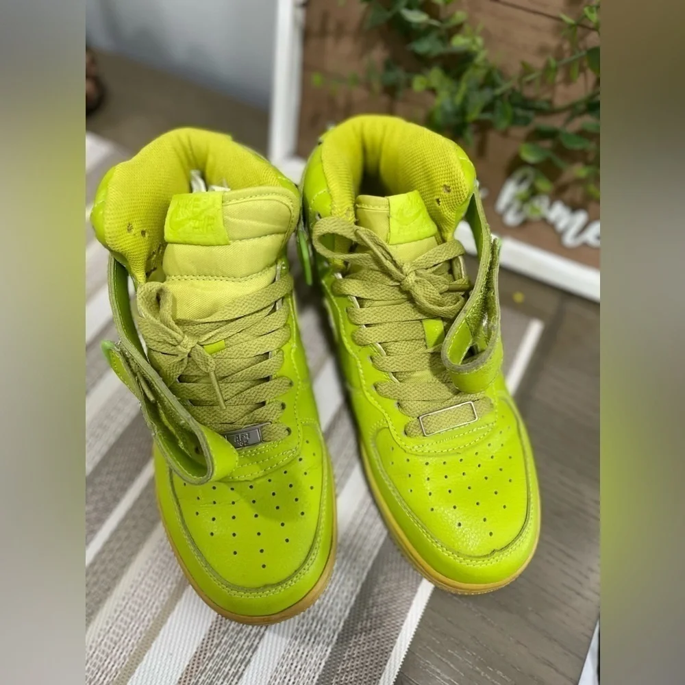 Nike Men's High-Top Sneakers Lime Green